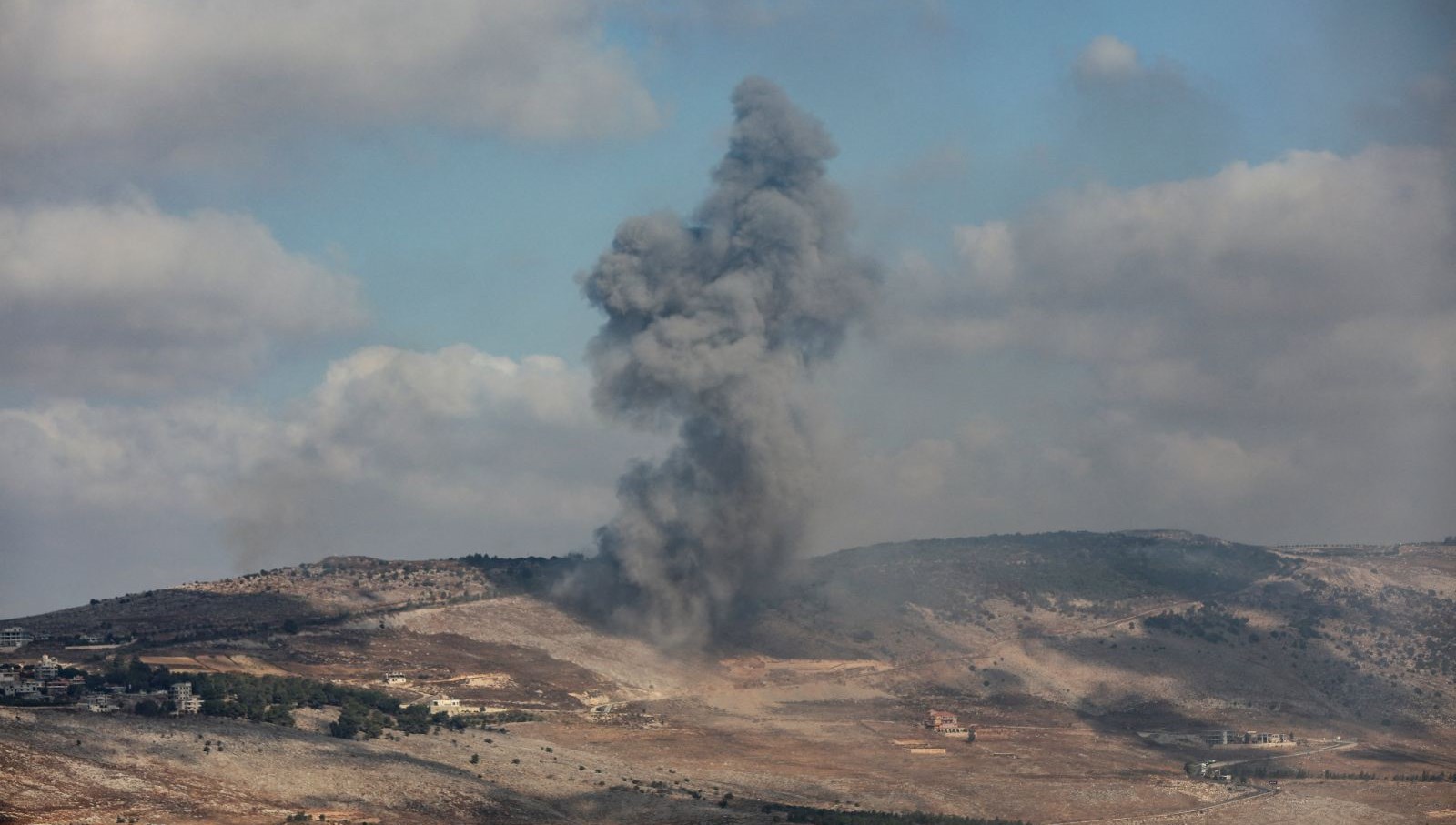 israilden lubnana saldiri 4u cocuk 12 sivil yaralandi q6RC5R91