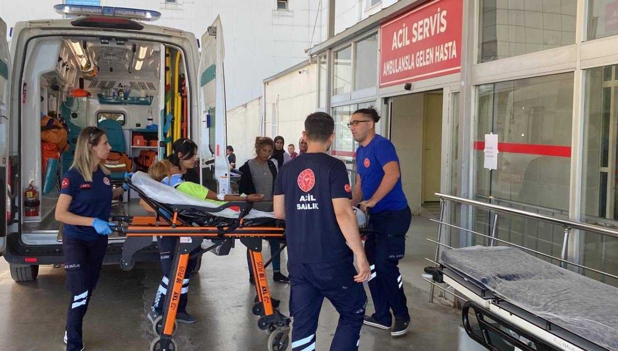 minibus kontrolden cikti kayaya carpti 2 kisi yaralandi vu42BFCE