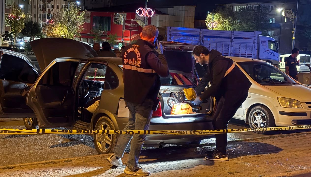 otomobilde cakmak gazi faciasi 1 cocuk oldu 2si yaralandi HzWeRN9M