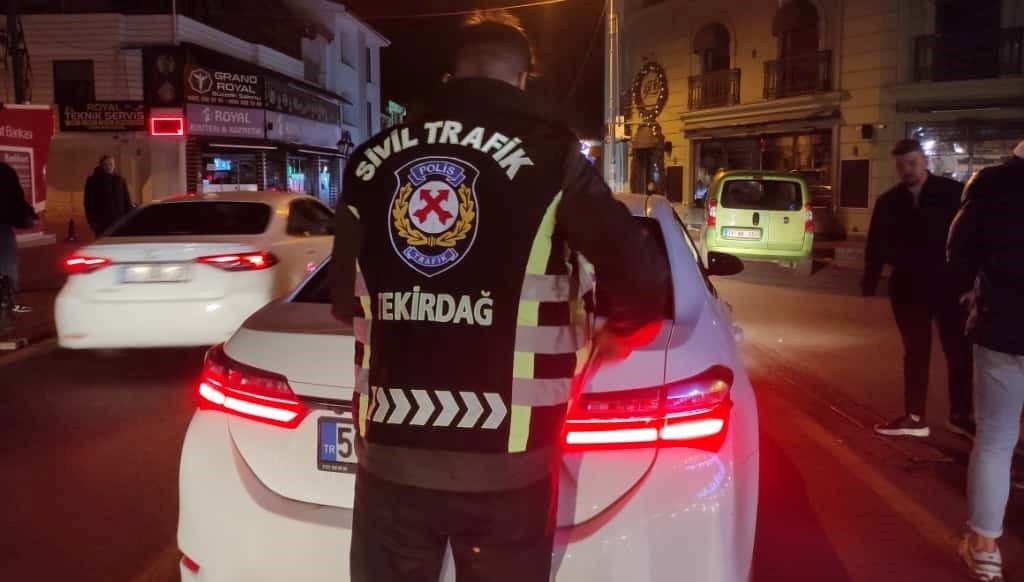 alkollu surucu sivil polisi vale saninca yakalandi dv1NOZpp.jpg