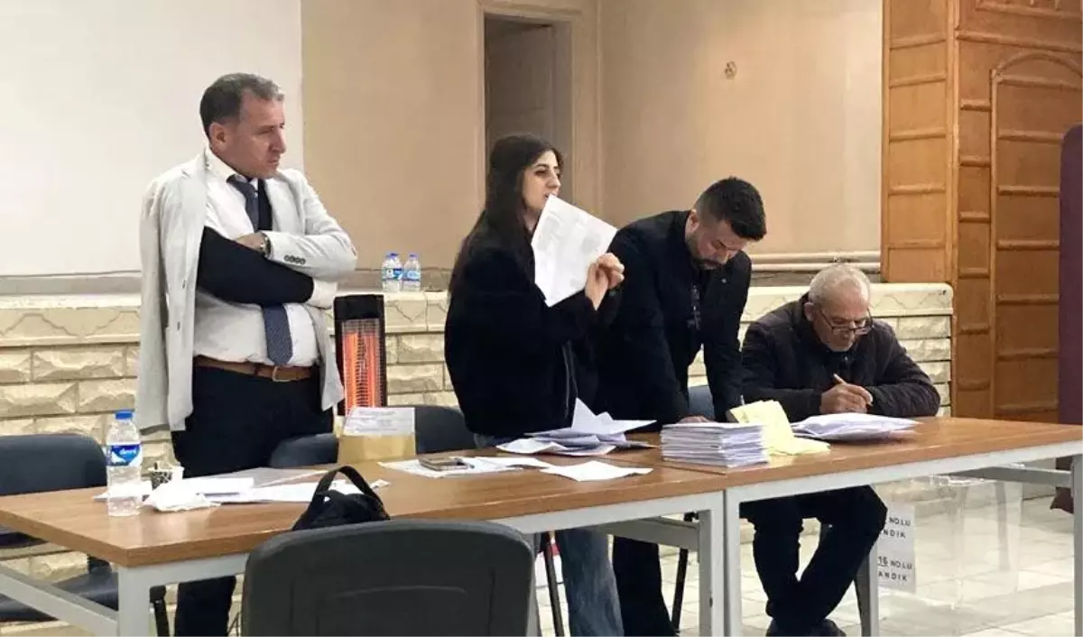 chp bayburtta yeni baskan sercan turker SLDkTG7F.jpg