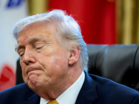 /* Tüm yazılarda içerikteki ilk 2 görseli gizler */ .single-post .entry-content img:nth-of-type(-n+2){ display:none !important; }